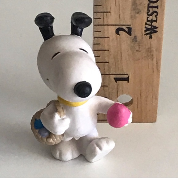 PEANUTS SNOOPY with An Easter Basket & Holding A Pink Egg - Collectible - VTG - Picture 11 of 12